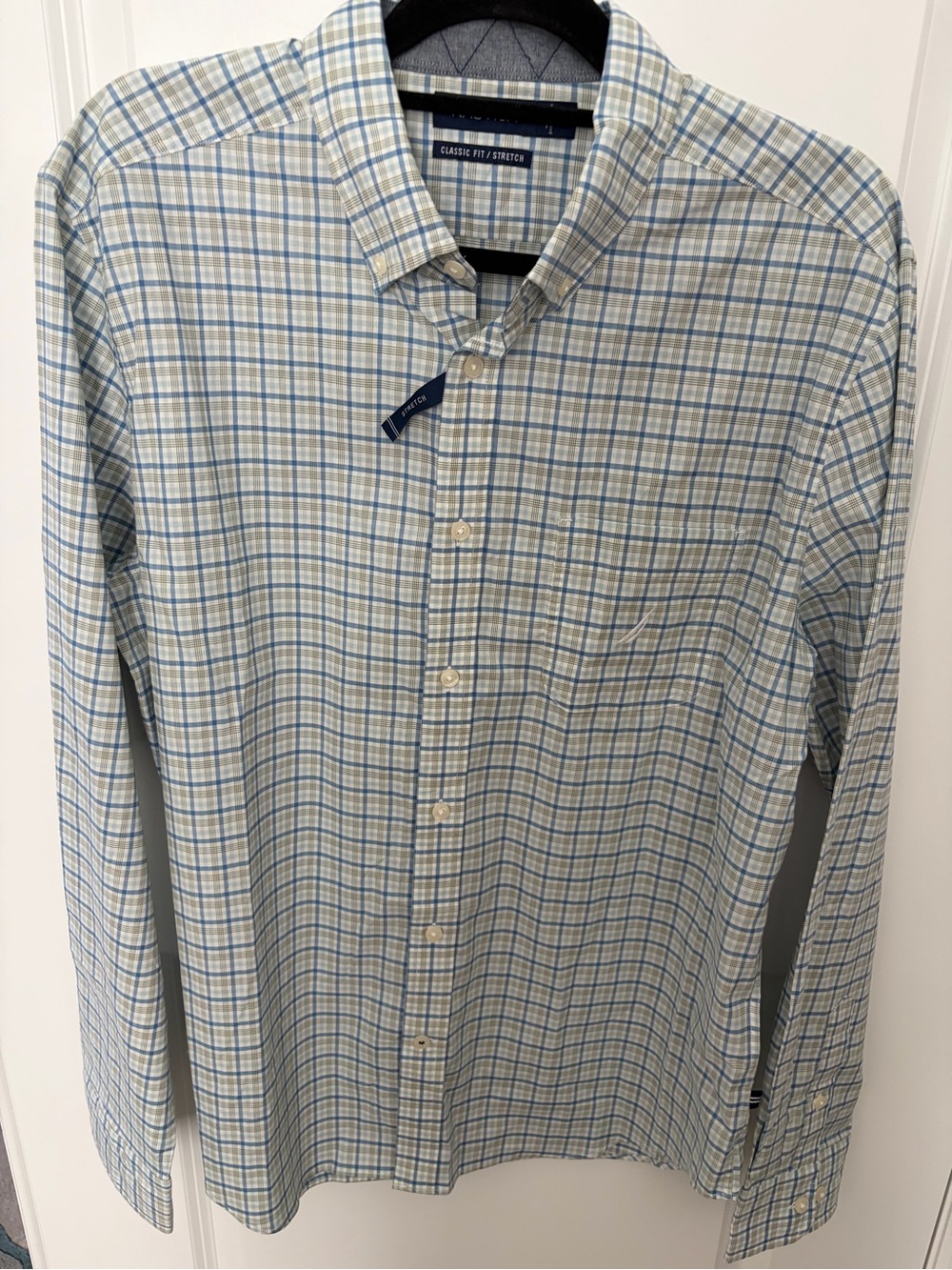NWT Nautica Men’s Classic Fit Blue and White Plaid Button-Down Shirt
